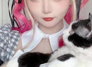 收录51酱透明风格的写真合集，每张照片都令人心动.txt
