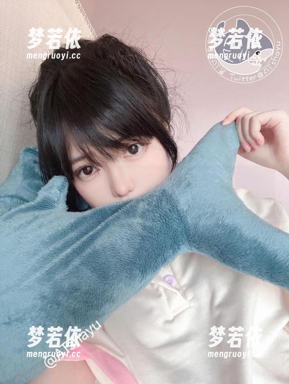 探索AT鲨的最新作品：和服之美如何诠释现代女性魅力.txt-梦若依