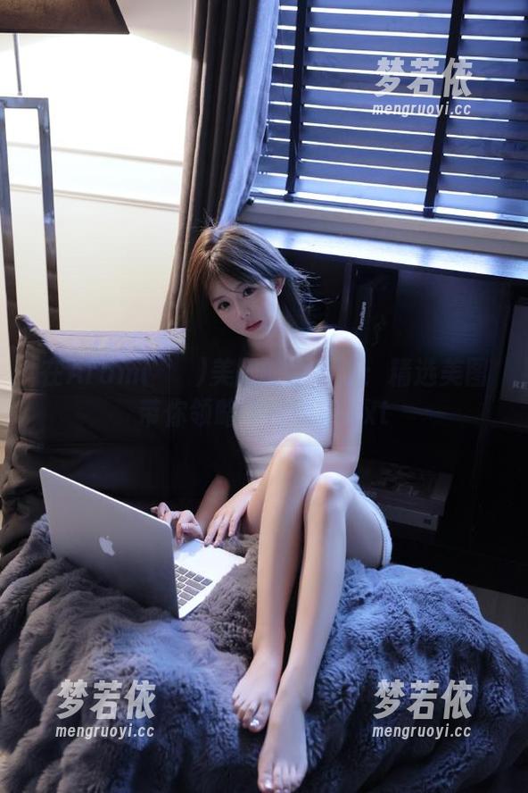 在Aram(아람)美腿的世界里：精选美图带你领略无敌线条.txt-梦若依