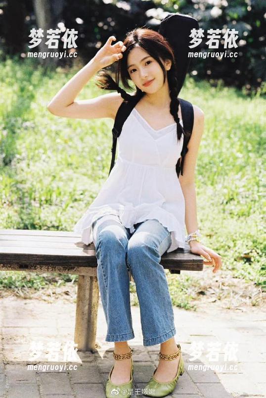 DKGirl御女郎 - 探索Meow喵喵哒的神秘世界，福利加倍的网袜作品等你来欣赏与收藏！.txt-梦若依
