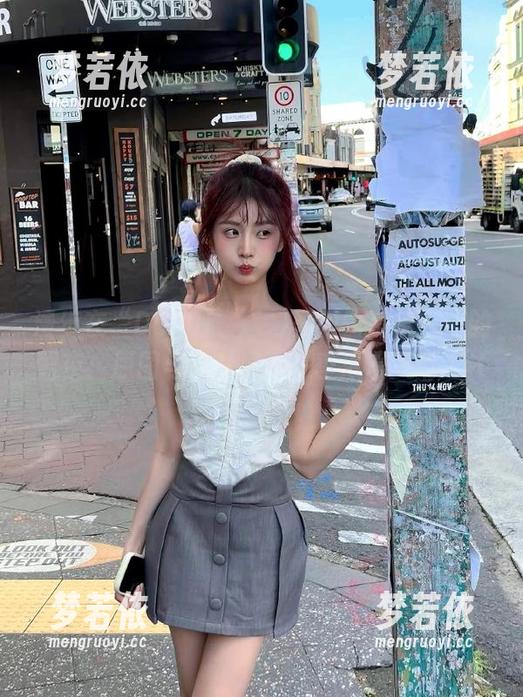 漫步在“Dami(퀸다미)圣诞雪夜锦礼”的雪夜：原图与图片展现冬季浪漫风情.txt-梦若依