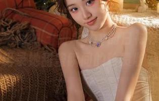 GIRLT果团网 - 甜Abby的白衬衫专属图册：记录她甜蜜瞬间的珍贵收藏.txt