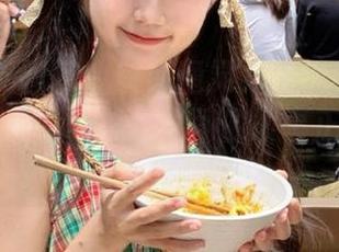 GIRLT果团网 - 解锁通灵儿黑色全集下载：一个摄影师与黑色之间的故事正在等你.txt