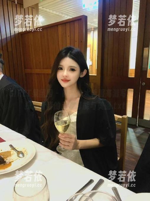 GIRLT果团网 - 钟紫怡水手服高清写真，探索青春的无限可能与美丽.txt-梦若依