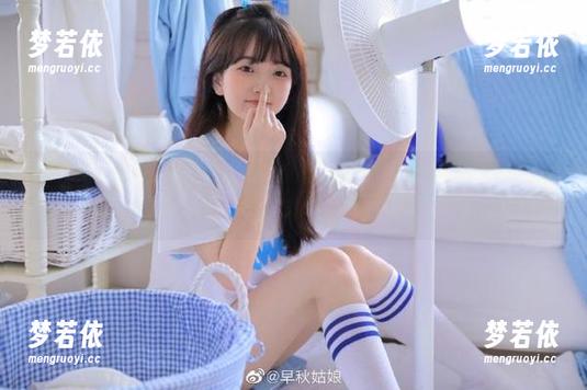 GIRLT果团网 - 龚玥菲用毛衣编织的幻想，写真集分享她的时尚生活方式.txt-梦若依