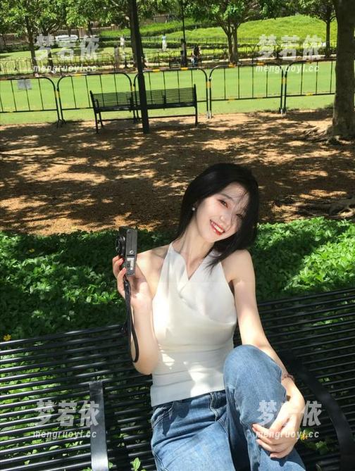GIRLT果团网 - 油亮的龚玥菲私拍，原图一出，光芒四射，隔着屏幕都能感受到热度！.txt-梦若依