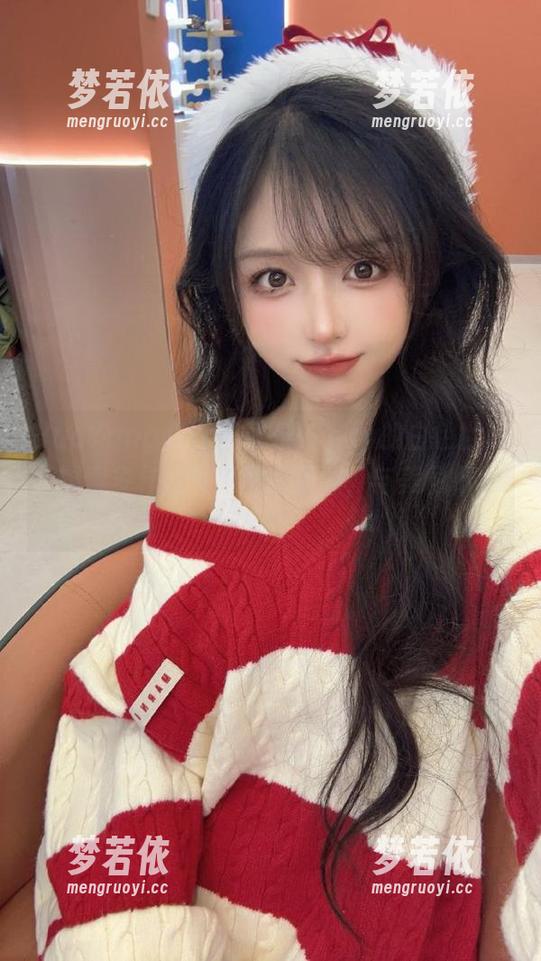 HuaYang花漾 - 可乐Vicky的白色世界：探索多样的写真图片资源，与美同行.txt-梦若依