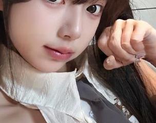 HuaYang花漾 - 感受宋KiKi黑白的艺术魅力：每一张原图写真都蕴含深意.txt