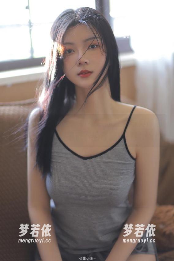 HuaYang花漾 - 小不点办公室写真原图大赏：办公效率低下的奇葩模特！.txt-梦若依