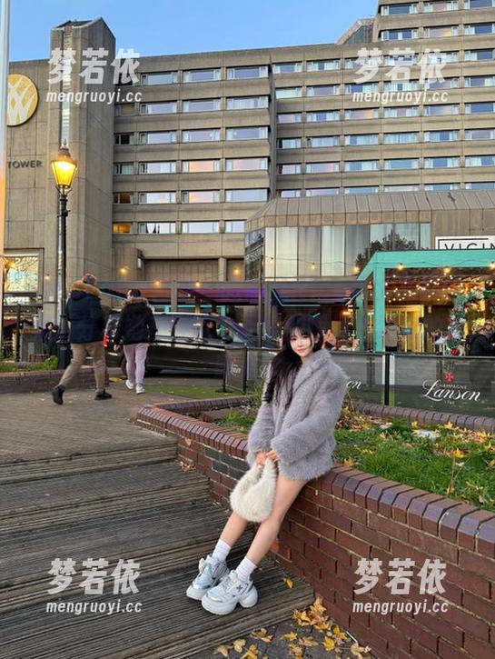 HuaYang花漾 - 张思允Nice护士主题图集：分享她在医院中温暖的瞬间与细腻的情感.txt-梦若依