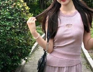 HuaYang花漾 - 熊小诺白裙高清写真合集，感受她的梦幻与柔美时刻.txt