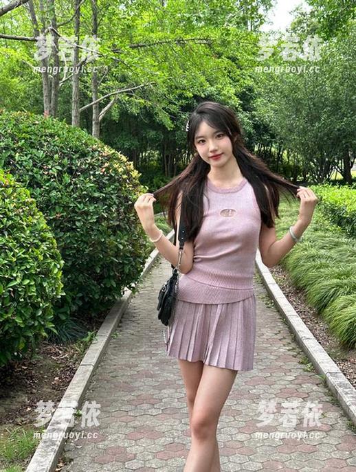 HuaYang花漾 - 熊小诺白裙高清写真合集，感受她的梦幻与柔美时刻.txt-梦若依