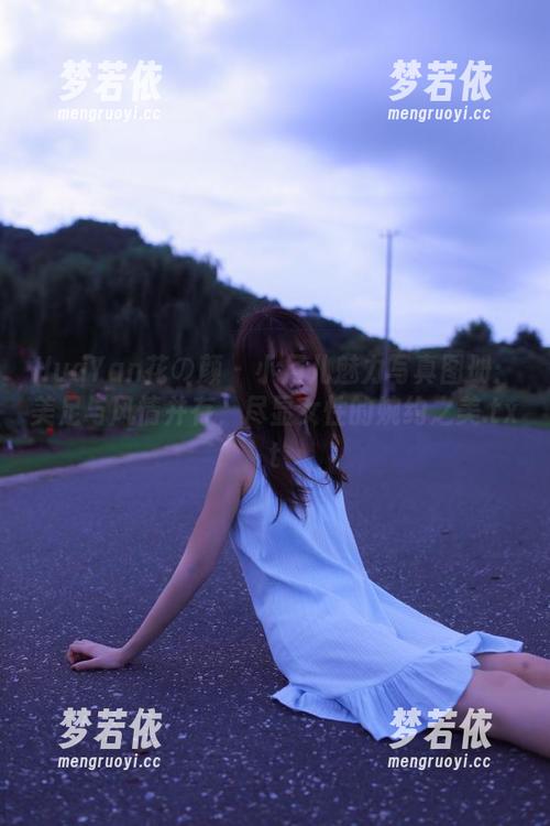 HuaYan花の颜 - 小月儿魅力写真图册：美足与风情并存，尽显女性的婉约之美.txt-梦若依