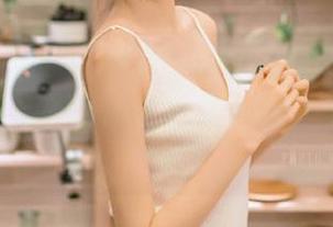IMiss爱蜜社 - 释放你的个性：莉娜lena制服主题写真作品，免费下载让创意无限.txt