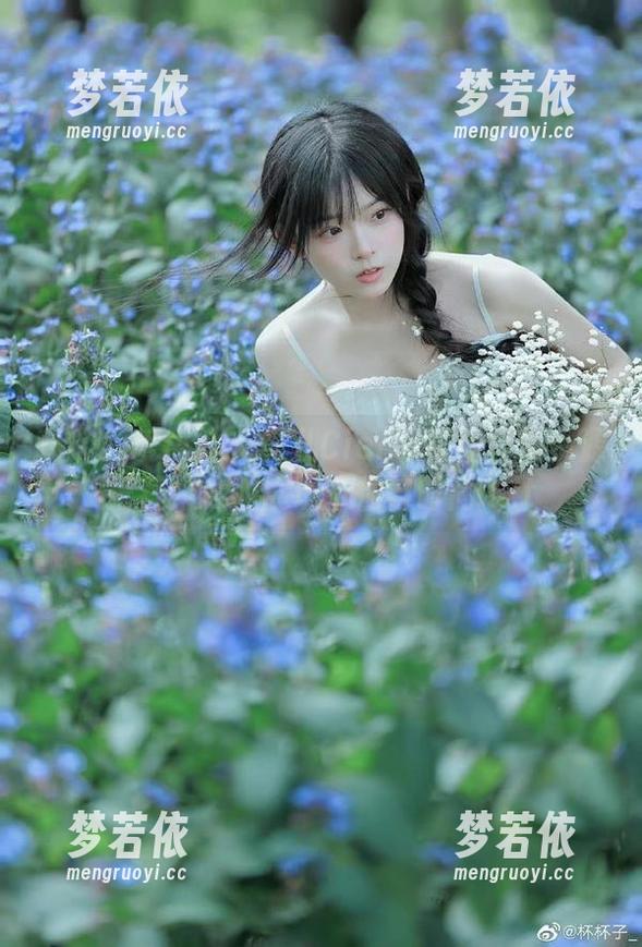 IMiss爱蜜社 - 雪儿Cier制服写真集资源推荐：大胆展现个性与时尚.txt-梦若依