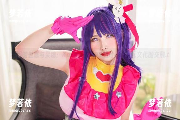 制服的魅惑与灵魂：KaYa萱的COS照片展现多元文化的交融.txt-梦若依