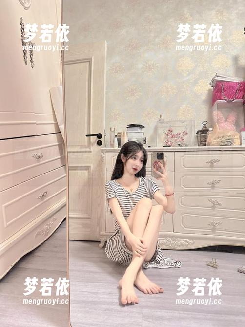 重温KuukoW的静香美月：精选图库带你体验视觉之旅.txt-梦若依