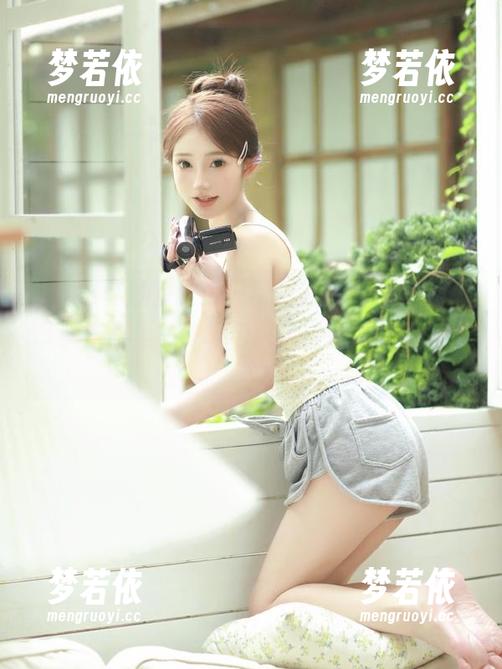 透视K酱的魔女の日常，通过原图感受她写真作品里的梦幻与现实碰撞的奇妙境界。.txt-梦若依