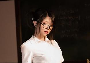 私房写真精选：Leah梓未独特套装原图，让你大开眼界.txt