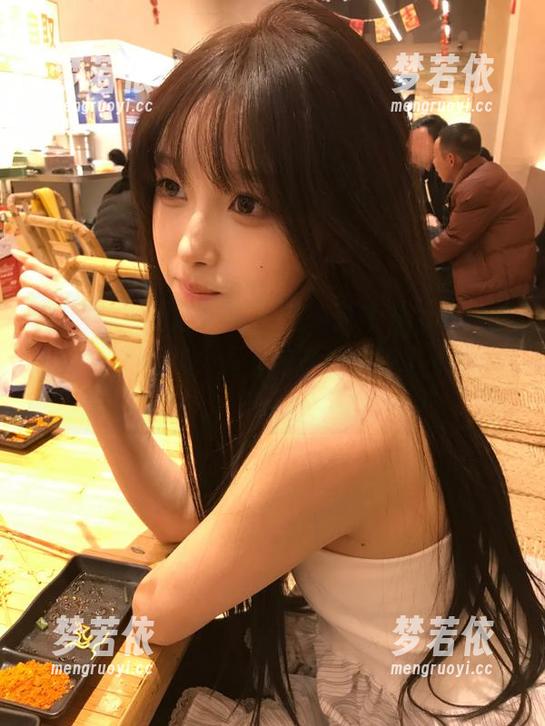 MFStar模范学院 - 萌妹子lingyu69护士的写真福利，图包内容让你惊喜不断！.txt-梦若依