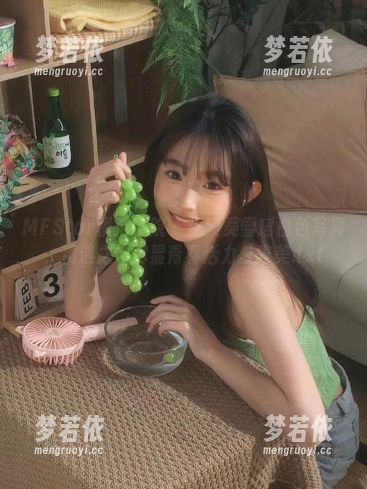 MFStar模范学院 - 探索吴雪瑶白色写真，精选之作尽显青春活力与唯美.txt-梦若依