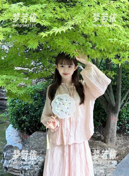 MFStar模范学院 - 宅兔兔厨娘高清写真，分享生活中最美的瞬间与美食.txt-梦若依