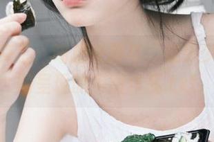 心灵的交汇：喵糖映画与“忧郁少女”共同呈现的美图作品.txt