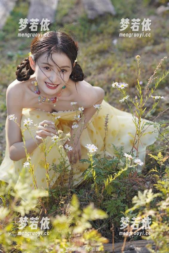 MiStar魅妍社 - 妲己_Toxic的校园时光分享：她的写真作品让青春的回忆跃然纸上！.txt-梦若依