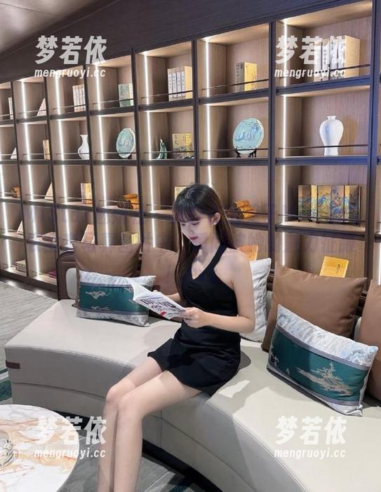 MiStar魅妍社 - 沉醉在糯美子Mini的内衣全套写真图片中，瞬间被她的魅力征服！.txt-梦若依