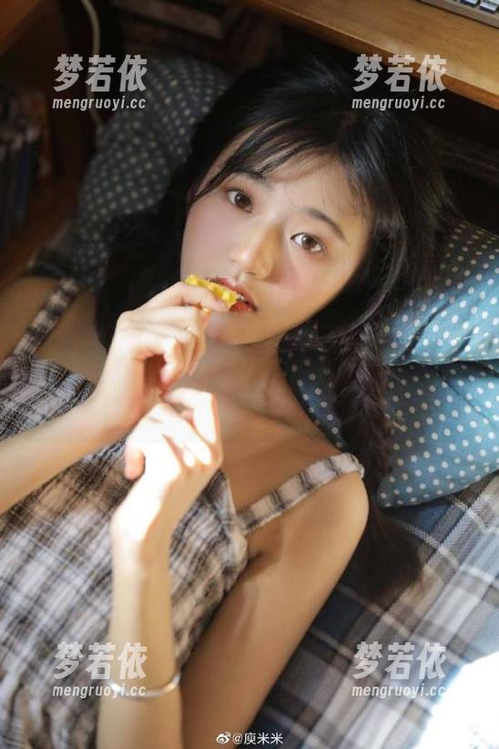 MiStar魅妍社 - 鲍妮boonie比基尼高清美图，完美捕捉她的青春气息与沙滩风情，绝对不容错过！.txt-梦若依