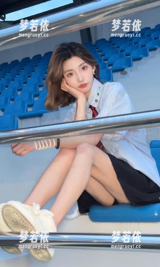 MiiTao蜜桃社 - 万圣节惊喜大放送：Luffy菲菲个性写真与丰富图片资源推荐.txt-梦若依