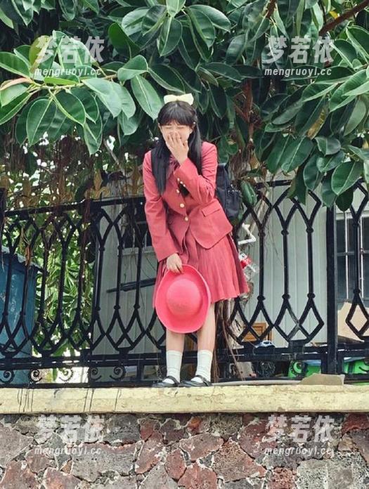 MiiTao蜜桃社 - 琉璃lily的黑白时间：一场美图图集的视觉和情感之旅.txt-梦若依