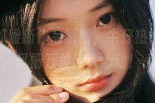 慕丝女郎最新作品原图，牛仔热裤油亮黑丝，风情万种让人心动！.txt
