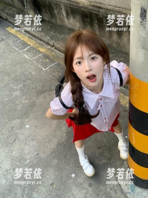 MyGirl美媛馆 - 清爽一夏！AngelaLee李玲泳池写真作品更新，展现绝美身姿与活力.txt-梦若依