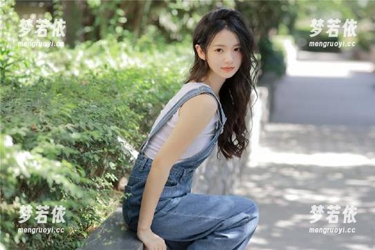MyGirl美媛馆 - 在睡衣中散发魅力：胡润曦的写真图包轻松俘获你的心！.txt-梦若依