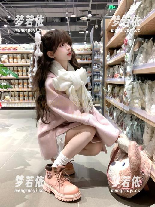 重温白露的柔情与崩坏：星穹铁道的梦幻世界，PoppaChan精心编织的写真图册.txt-梦若依