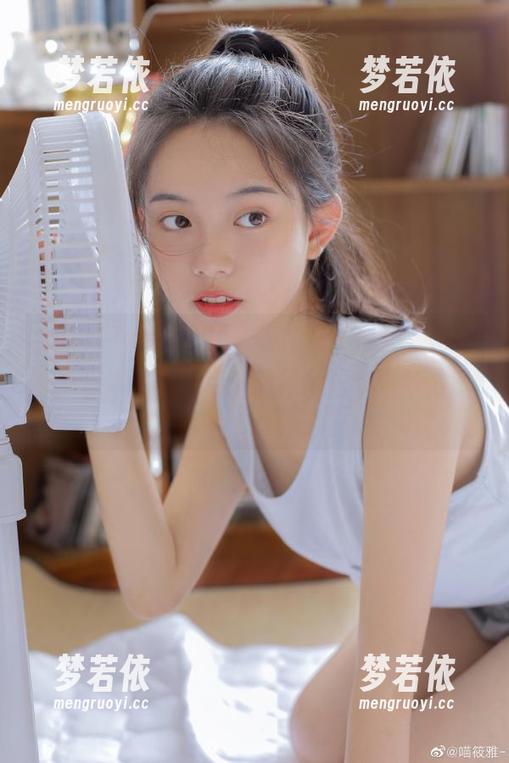 “PuyPuyChan”瑜伽写真作品大揭秘，带你领略每一幅图片背后的故事与情感.txt-梦若依