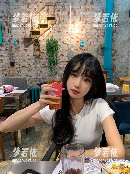 QingDouKe青豆客 - 潇同学短裙写真美图合集，免费下载尽享视觉盛宴！.txt-梦若依