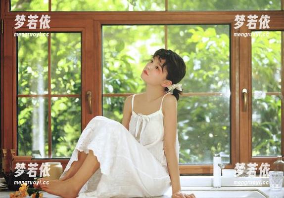 RUISG瑞丝馆 - 风衣月Lucy写真作品图包上线，死库水主题为你呈现更美好的摄影故事！.txt-梦若依