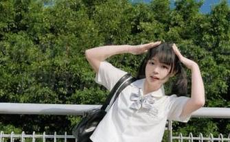 SHENSHI绅士 - 在沙拉的居家写真套图中，找到生活的艺术与宁静.txt