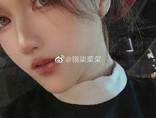 紫色梦幻来袭，Sakiiii翎柒水手服套图资源，颠覆你对写真艺术的理解！.txt