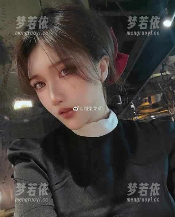 紫色梦幻来袭，Sakiiii翎柒水手服套图资源，颠覆你对写真艺术的理解！.txt-梦若依