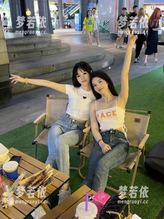 无圣光的Seele麦麦：揭秘她写真中的秘密与动人瞬间.txt-梦若依