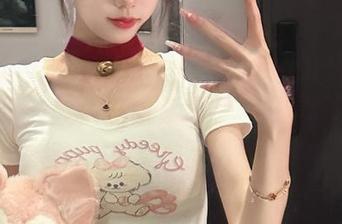 下载Tomiko(とみこ)Fantia的私服自撮写真集，感受她的迷人气息与独特风格，绝对是一场视觉盛宴！.txt
