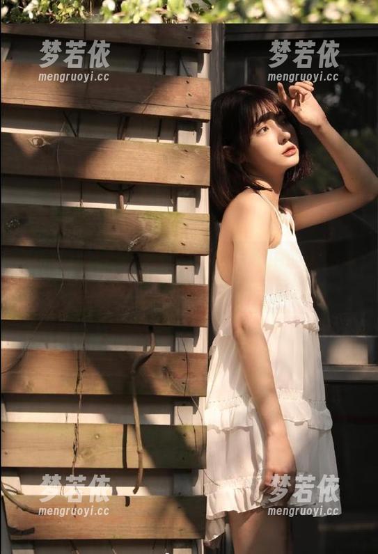 TouTiao头条女神 - 精选写真中的七姑娘，连体衣造型让你见证优雅与活力.txt-梦若依