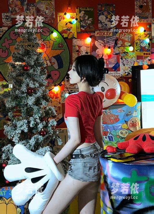 TouTiao头条女神 - 深入探讨娜依灵儿的自拍私拍写真，感受艺术与青春的碰撞.txt-梦若依