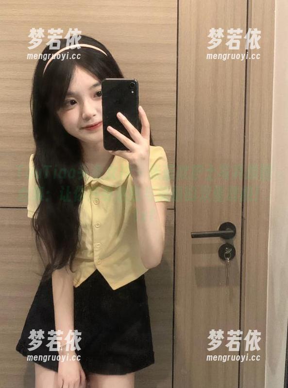 TouTiao头条女神 - 张蓝欣护士写真原图合集：让你感受治愈与美丽的双重震撼！.txt-梦若依