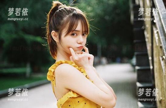 TouTiao头条女神 - 李媛媛万圣节写真走红网络，快来在线感受她的节日创意与独特视角！.txt-梦若依