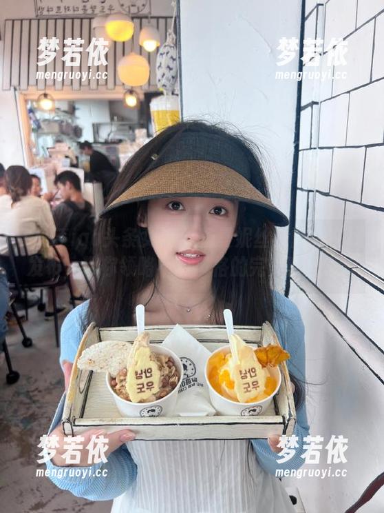 TouTiao头条女神 - 杨曼妮丝袜图集在线发布，带你领略不同风格的完美瞬间.txt-梦若依