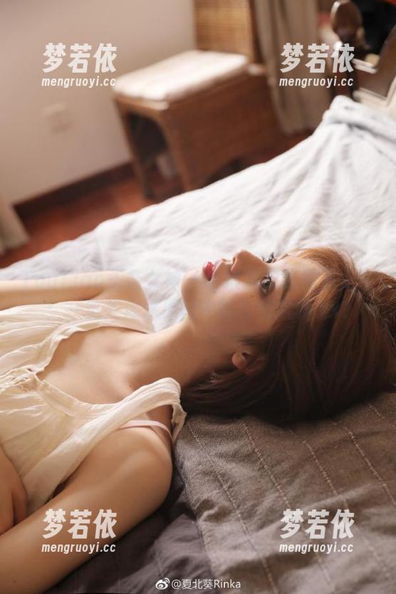 TouTiao头条女神 - 萌琪琪的无圣光人生：一览死库水原图中的独特风格.txt-梦若依